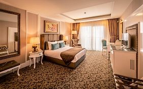 Vuni Palace Premium Hotel & Spa & Casino Beachfront Location !