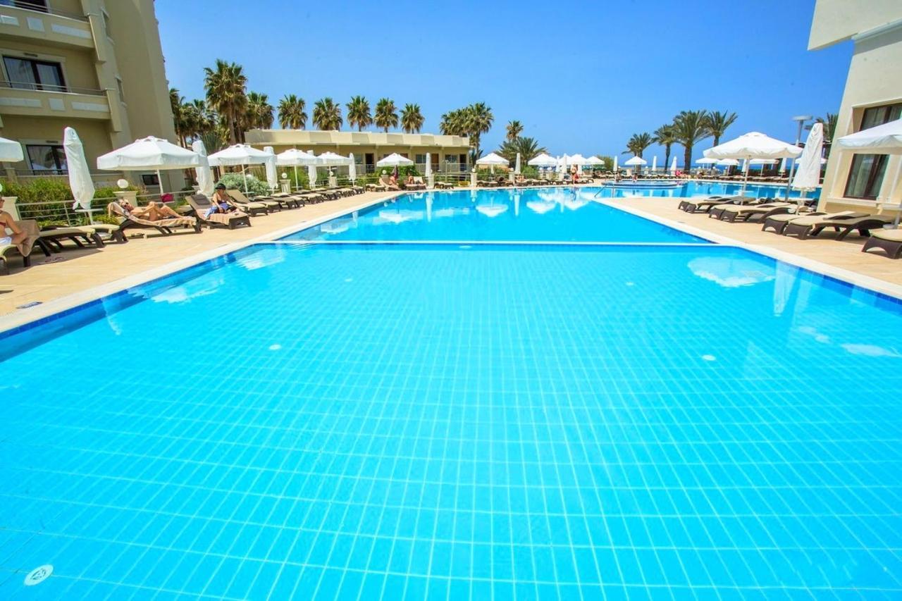 Vuni Palace Premium Hotel & Spa & Casino Beachfront Location ! Girne Dış mekan fotoğraf