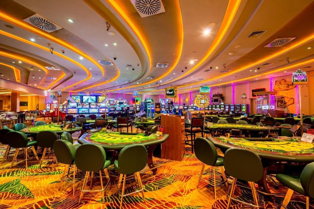 Vuni Palace Premium Hotel & Spa & Casino Beachfront Location ! Girne Dış mekan fotoğraf